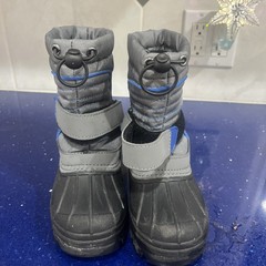 Totes Boys Teton Winter Boots in a grey and blue color scheme
