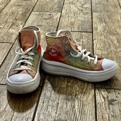 Converse Chuck Taylor Youth size 2 High Top Platform Rainbow lace up Good