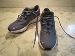 Unisex youth Nike Renew Run Grade school running sneakers youth 5.5 athletic