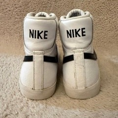 Nike Blazer Mid 77 White Black High Top Shoes Sneakers DA4086-100 Kids Size 7Y