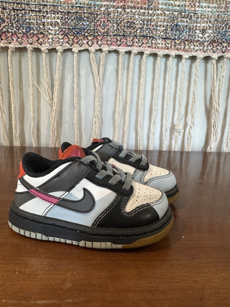 Nike Dunk Black/White/Pink/Orange Low Top Kids Sneaker 6C FJ0309-001