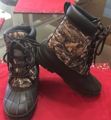 Magellan Outdoors Youth Size 5 Real tree Edge Camoflauge Insulated Boots