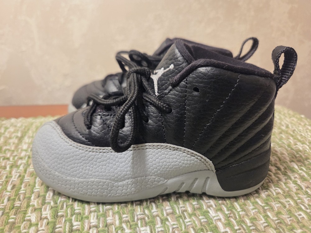 Air Jordan Nike 12 Retro Barons SIZE 8 C black/ grey lace up sneakers