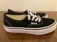 NIB Vans Authentic Black & True White Kids Youth Shoes – Size 1.0