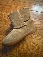 UGG Boots Junior 7 Keelan Shearling Beige Pull On Comfort Ankle Top SN 1096089T