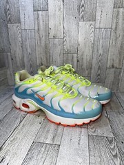 Nike AirMax Plus Spring Colors ‘Big Kids’ Sz. 7Y Unisex✨