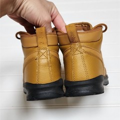 Nike Kids Manoa Leather Sneaker Boots Size 1Y Wheat/Black