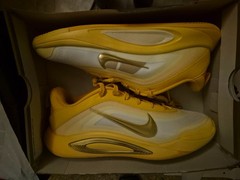 A’one 6 youth basketball shoes, yellow