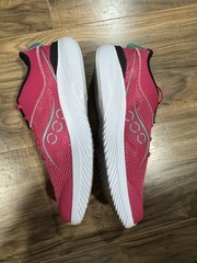 Saucony Kid’s Kinvara 14 Sneaker, Rose, 6 Unisex Big Kid US