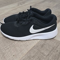 Nike Unisex Kids Size 6 Mesh Low Top Lace-Up Sneakers Black/White Logo