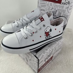 Peanuts Snoopy Hearts White Canvas Valentines Day NWT Size 1 Kids Youth Shoes