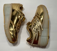 Boy’s / Girl’s XBH Gold Light-up Roller Shoes – Size 35 (US 3.5)