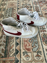 Nike Blazer Mid 77 SE White Rush Maroon, size 7Y, women’s 8.5
