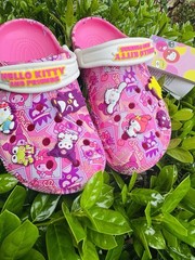 Crocs J3 Junior Hello Kitty And Friends NWT New with Tags Fast Shipping. 🧩