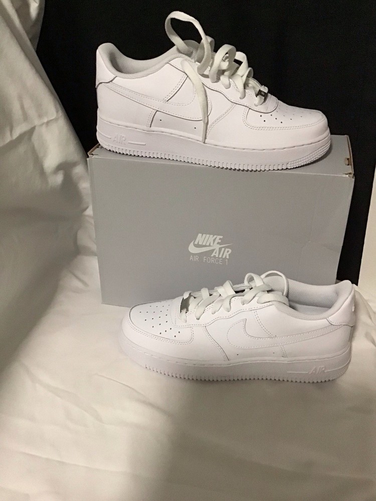 Size 7 (GS) – Nike Air Force 1 LE Low Triple White