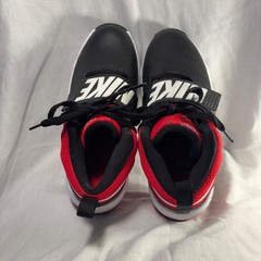 Size 5 (GS) – Nike Team Hustle Mid Black Racer Red