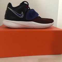 Nike Kyrie Flytrap III (GS) Size 7y Obsidian/Deep Royal Blue