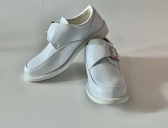 Auston Kid’s Collection white patent boy’s size 13 New In Box