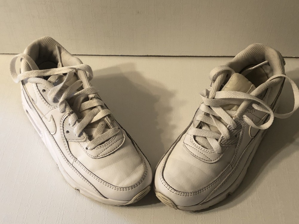 Nike Air Max 90 Kids Shoes Unisex Boys Girls White, Size 2 1/2Y 2.5 CD6867-100