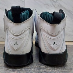 Jordan True Flight White Black Oxidized Green 343795 133 GS SZ 5.5Y Women’s 7