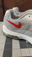 Nike Air Max Invigor ‚White/Wolf Grey/Black/University Red‘ – CZ4196-100 Sz 5Y