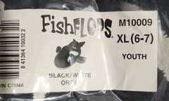Fish Flops kid’s Orca shaped slippers: size Youth XL 6-7: (new in bag)