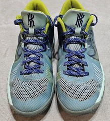 Nike Kyrie Flytrap 5 GS Ocean Cube Basketball Shoe DD0340-300 Youth Size 4