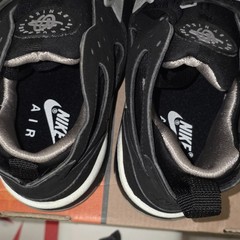 Nike Air Huarache Black Silver Size 6Y VINTAGE 2001 „VERY RARE“ NOS Display Pair