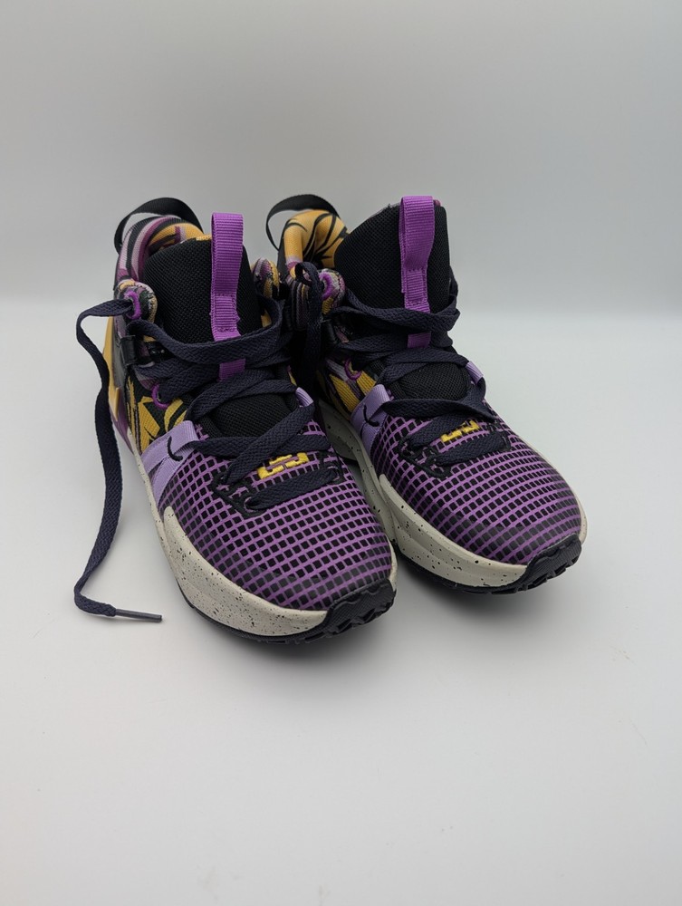 Nike LeBron Witness 7 SE Low Lakers Graffiti – FD0209-001 Size 3.5Y