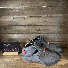 Childrens Kids Nike Lebron Soilder IX 9 Gray Basketball Shoes Sneakers Size 6.5