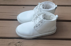 UGG ‘Neumel’ Leather Chukka Boots kids Size 4 Excellent Condition