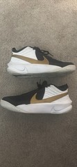 Nike Team Hustle Black White Metallic Gold Sz 6 Y AQ4225-004 basketball