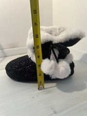 NWT Chinese Laundry Black Sweater Boots Size SM 5-6 Kids Teens. Rare Find