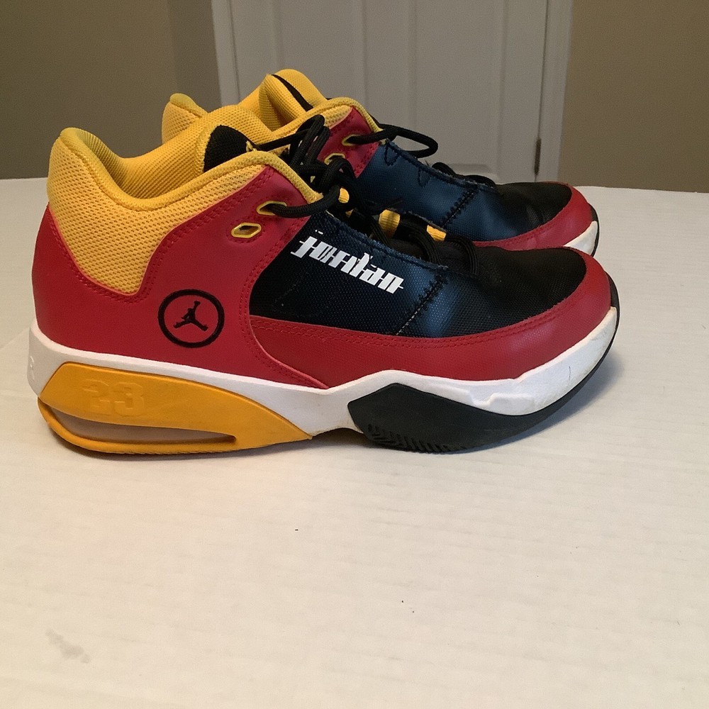 Size 6Y (GS) – Air Jordan Max Aura 3 SE Gym ShoesLow Black Red Gold in good Con