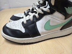Jordan Air Jordan 1 Mid Kids 4y Black White Green Glow DQ8424-103 Basketball