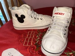 Disney’s Official Mickey Mouse Character High Top Canvas Sneakers Size 1 NICE!