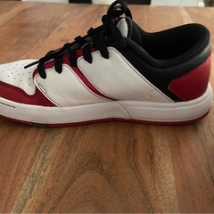 Nike Air Jordan Nu Retro 1 Low „Chicago“ in a varsity red, white, and black