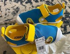 NWT Adidas Terrex Captain Toey LEGO Sandal Shoe Unisex Kids Sz 4 Blue Yellow