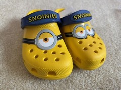 Crocs Classic Clog Despicable Me Minions Fun Lab AM Minions Big Kids Size J1