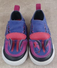 Converse All Star 747622F Infants Size 7 Bullfrog Eating Fly