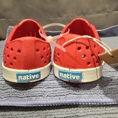 Native Jefferson Kids Sneakers – Torch Red & Shell White, US C5, New
