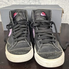 Nike Blazer Mid ‘77 (GS) 6.5Y Black/fuchshia Glow-hyper Pink