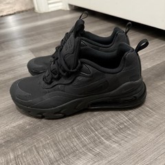 Nike Air Max 270 React „GS“ Running Shoe Triple Black BQ0103-004 Sz 5.5Y-7Wmns