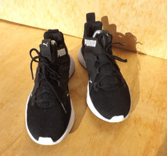 Size 4Y PUMA – Juniors Contempt Demi Fitness SHOES – Black/White