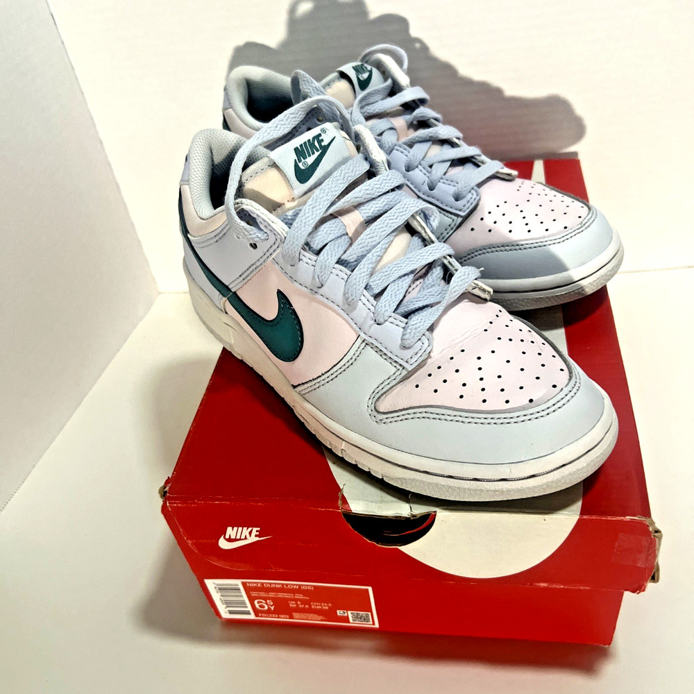 Nike Dunk Low Grey / Mineral Teal Size 6.5Y (GS) .