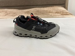 On Cloudhero Waterproof Youth Size 4 Magnet/Fog Running Shoes!