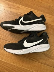 Nike Kids‘ Star Runner 4 Sneaker Size 1Y Color: Black/ White/ Anthracite