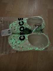 Crocs Kids‘ J6 Glow Paint Splatter Clog Summit White/Multi EU 38-39 Women’s 8