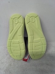 Size 4 Youth Under Armour 3022728 Ignite VI 4D Foam Slides Black/Yellow Sandals
