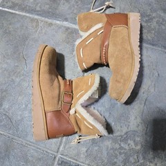 UGG Kids Boots tacey Size 2 Chestnut Suede Shearling Buckle